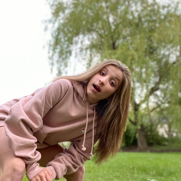 Meet your Posher, Kenna - Picture 2 of 2